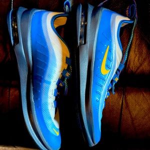 NIKE AIR MAX AXIS GS BOYS 5Y YOUTH BLUE AND WHITE SNEAKERS